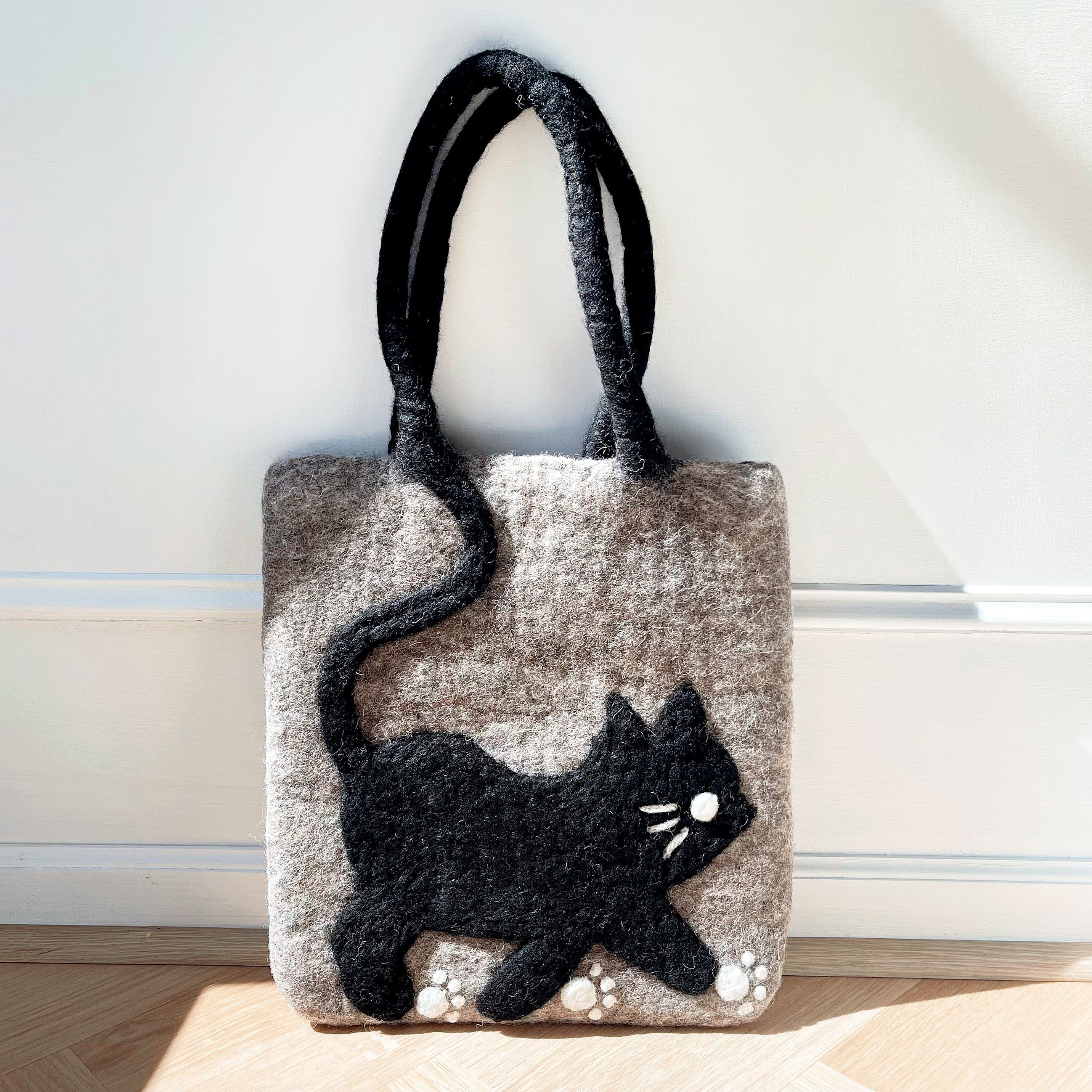 CARRY THE CUTENESS
