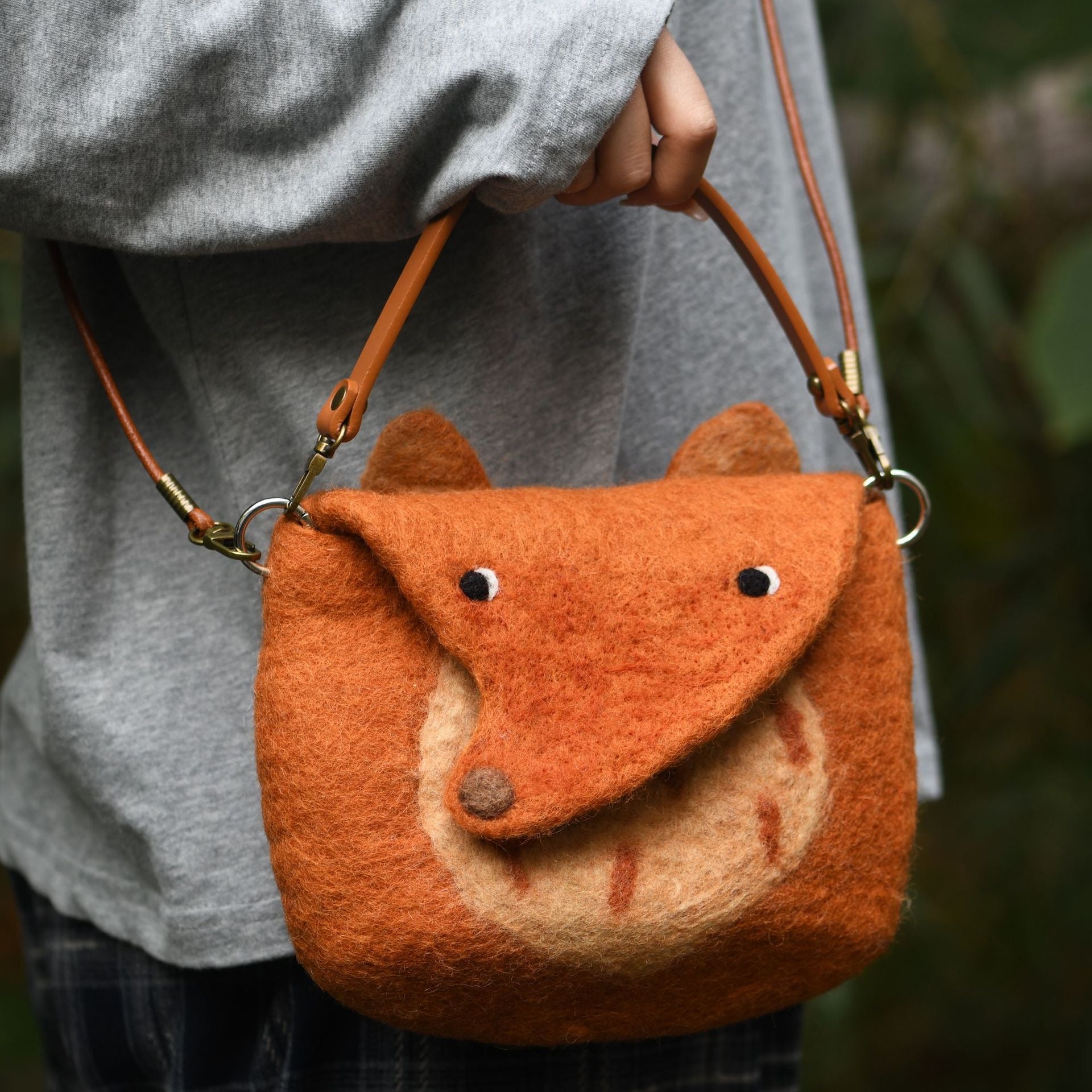 Amber Tail Crossbody